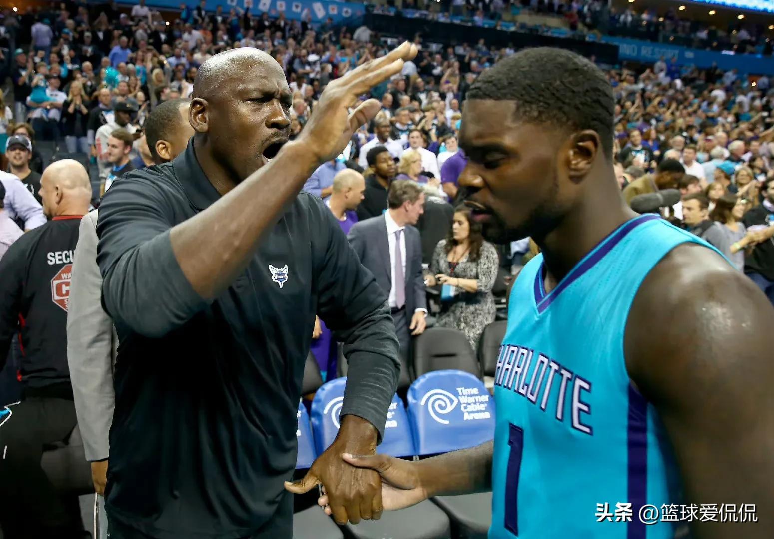 乔丹出售黄蜂股权联盟批复了吗,名记曝乔丹正在敲定将黄蜂出售