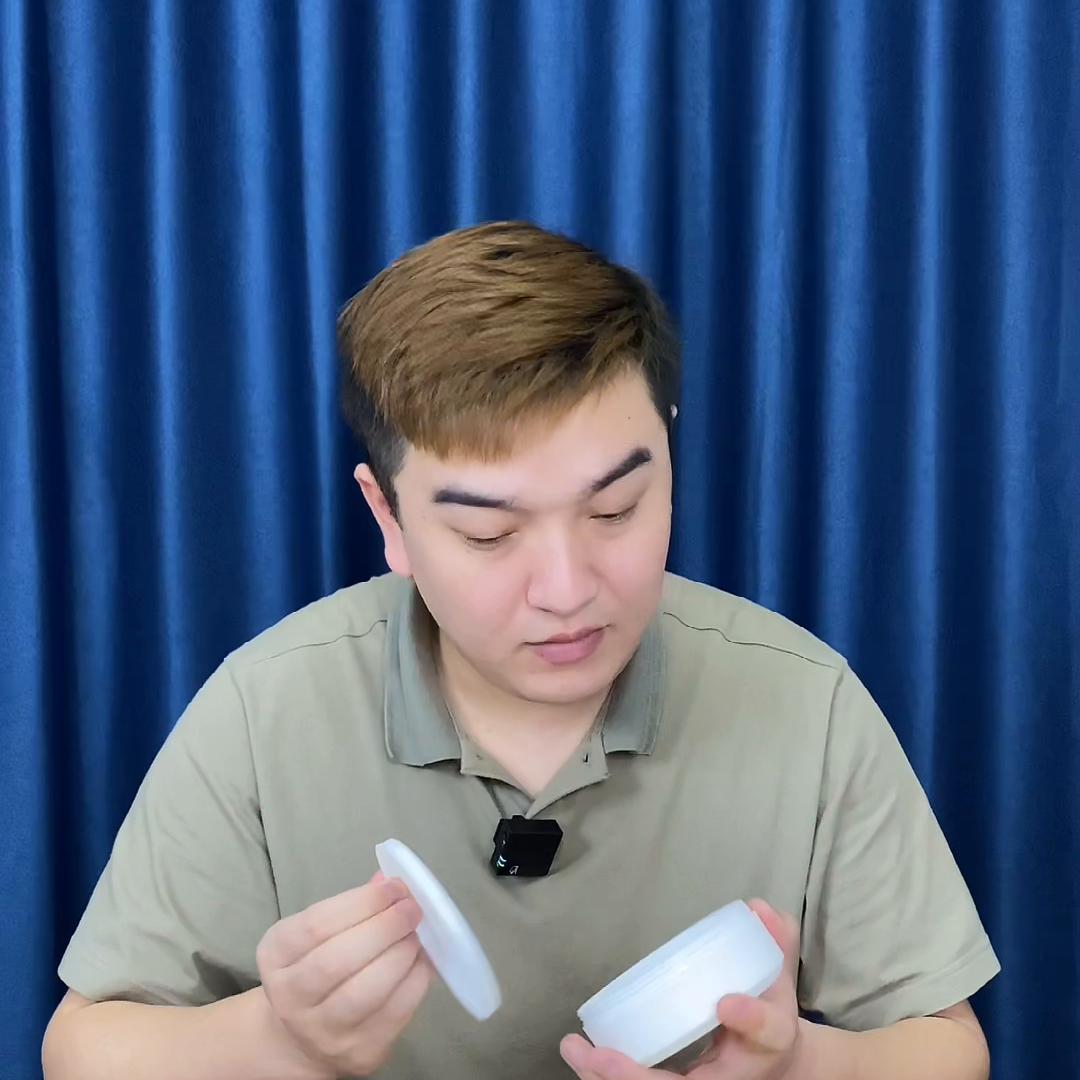 鞋亮白如新更干净,几分钟擦一双鞋