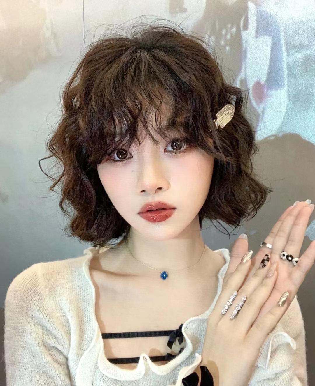 显脸小减龄的发型扎法,大脸显脸小减龄短发发型