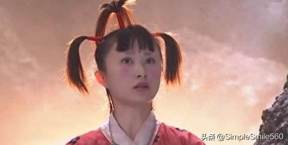 露裤衩引尼姑注意，猪脑导演画风独特！