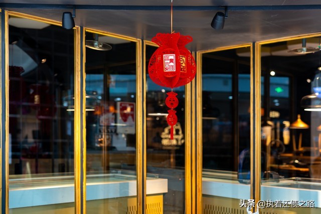 同学聚会炫富被打脸的场面,同学聚会变味攀比炫富