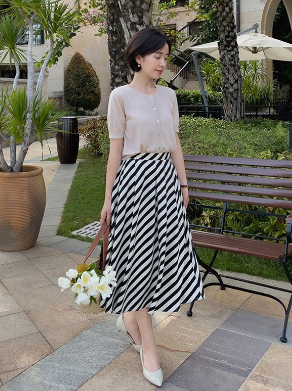 今年最流行的小白鞋小个子穿了,鞋子推荐不要平底鞋