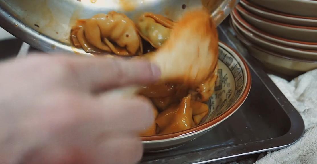 川香秋月打工视频,流水线打工妹逆袭成百亿女首富