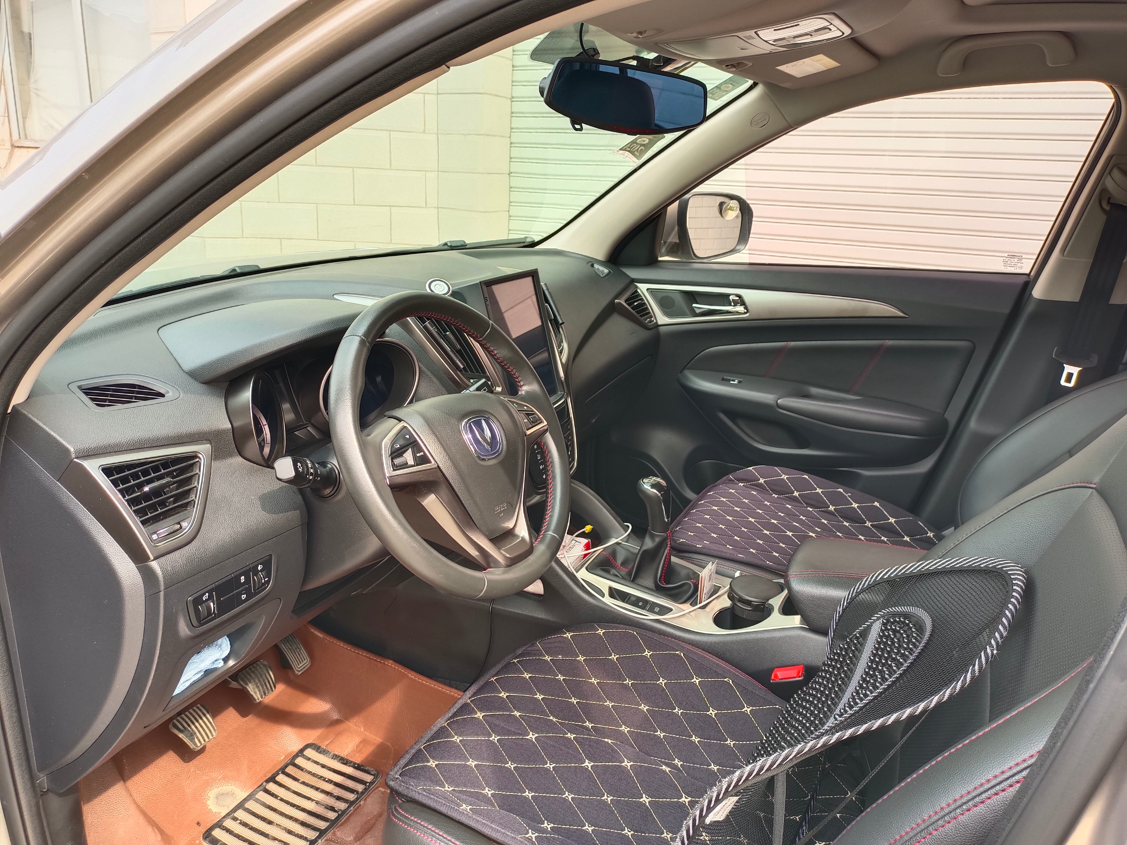 长安cs55前轮挡泥板内衬怎么更换,新车换挡泥板