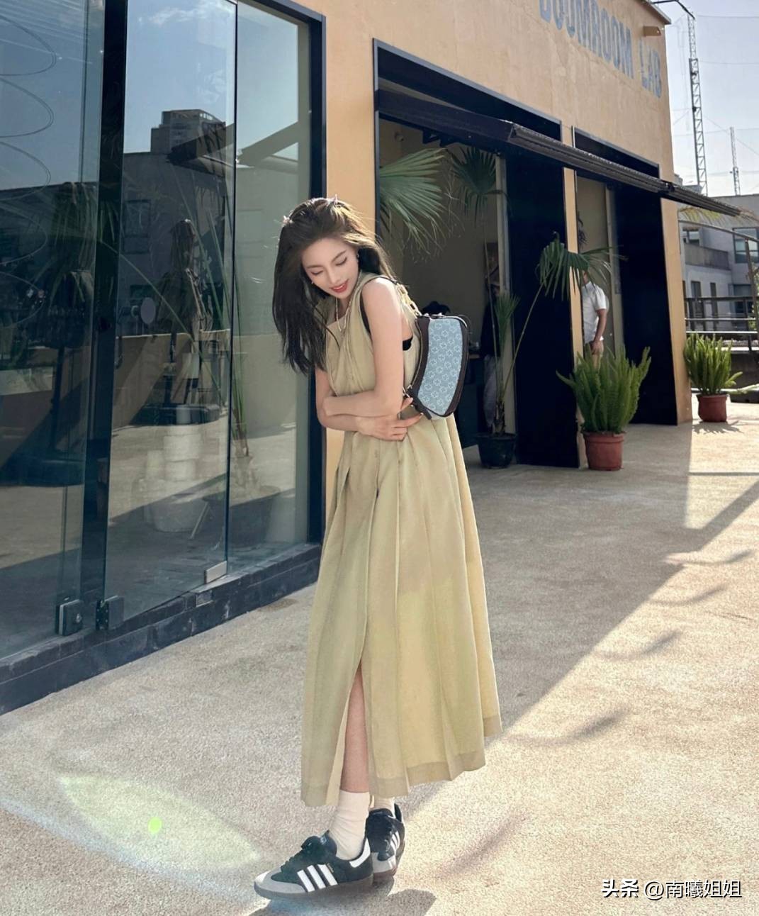 2023夏，“奶奶裙”正流行！既舒适百搭、又洋气遮肉，谁穿谁好看