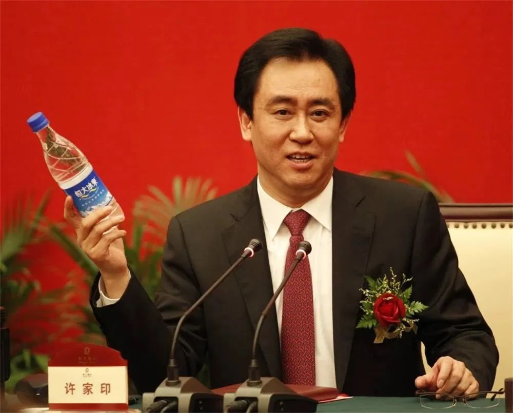 许家印能走出困境吗,许家印该从恒大出局吗