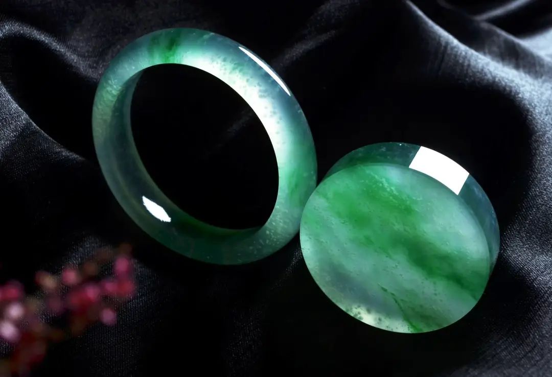 高冰种手镯雕刻,高货冰种浮雕手镯