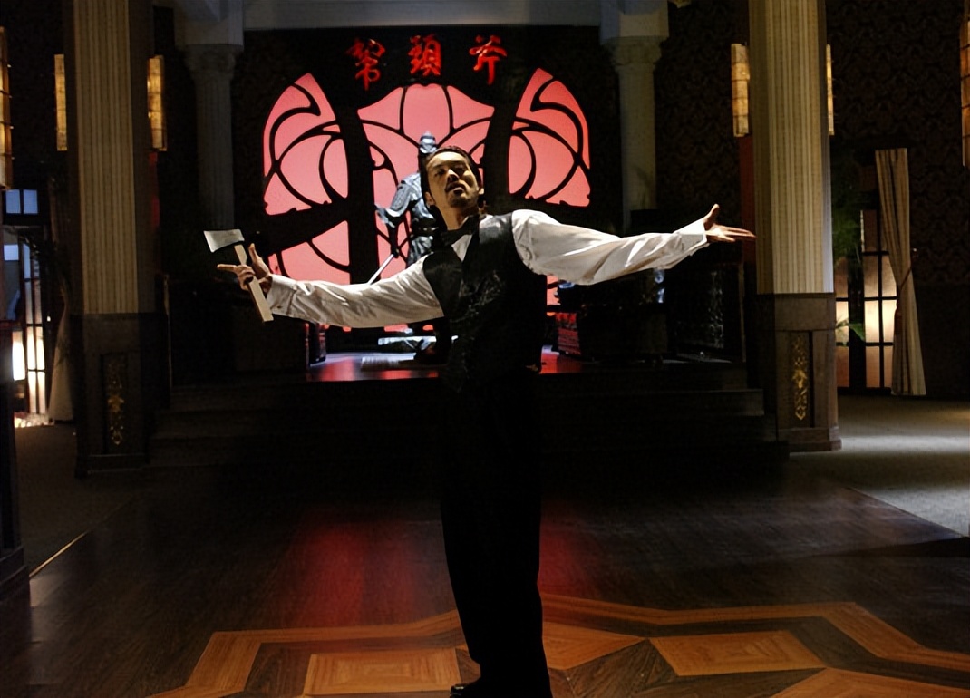 陈国坤：被周星驰雪藏，8年仅拍2部戏，成名后跪在李小龙墓前痛哭