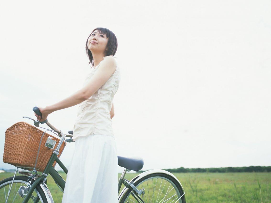 女性下部长痘是什么原因,女性外面长痘痘是什么原因引起的