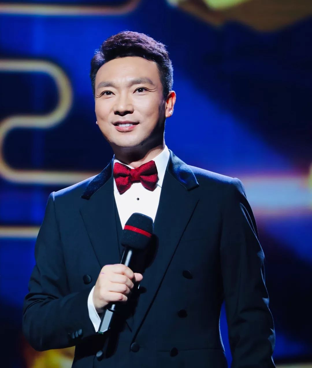 央视主持换血：刚强接替康辉的主持位置！