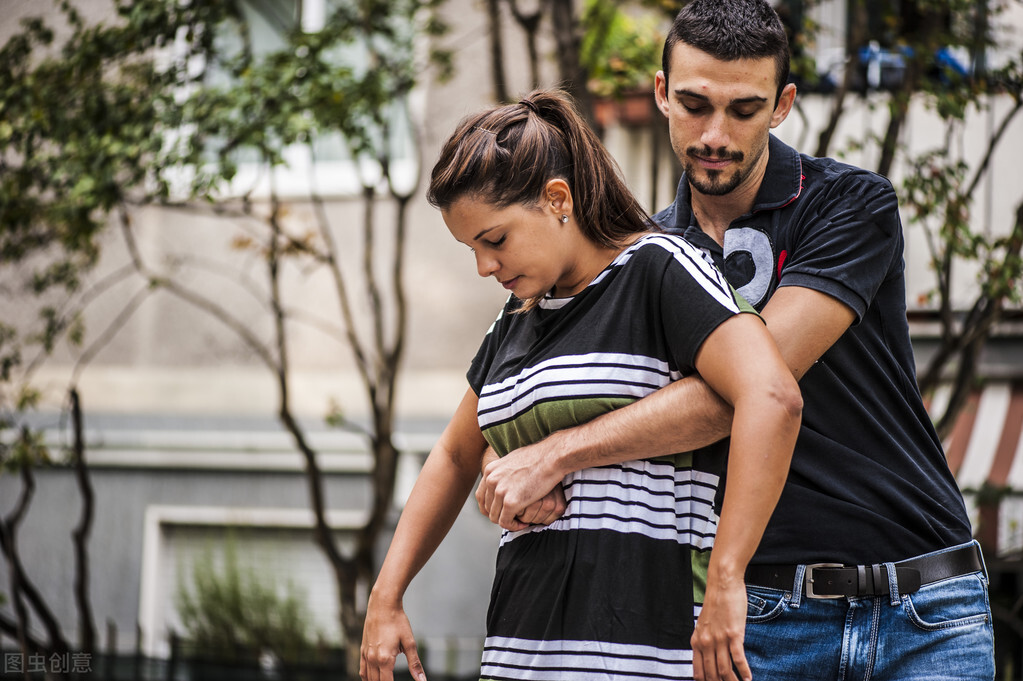 喉咙突然堵塞是怎么回事,喉咙堵塞感最快的解决方法