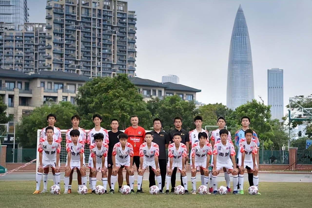 深圳外籍教练跳海协助救人,跳海救人小伙后续