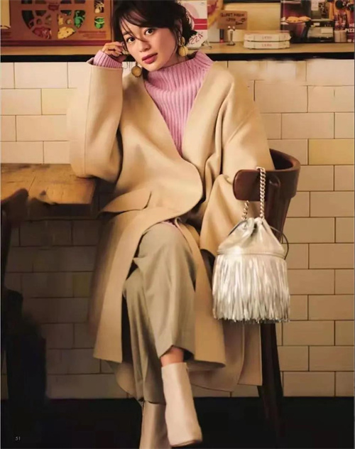 黑色大衣的配色技巧,咖啡色的大衣怎样配色