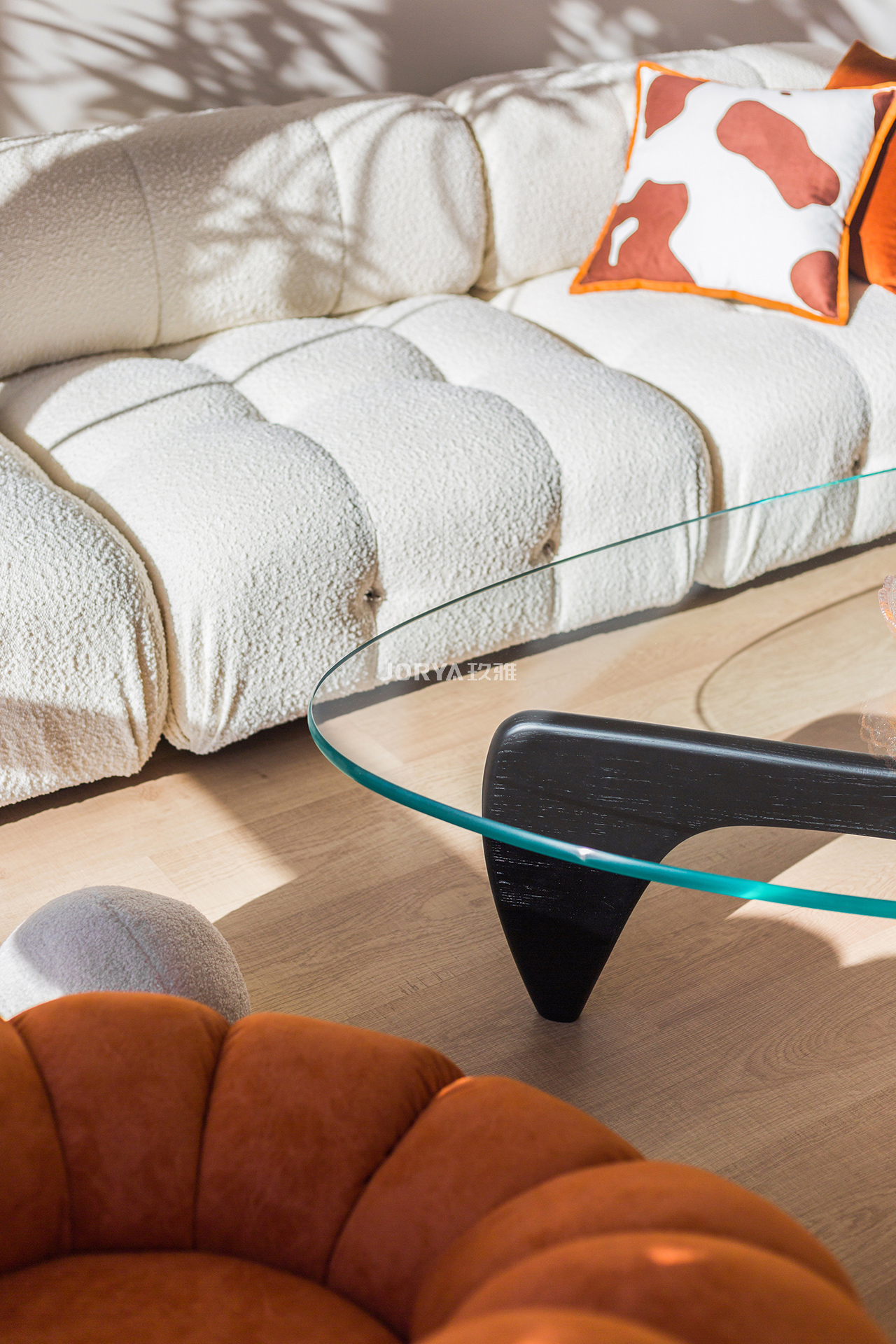 斜坡造型吊顶,斜坡屋顶木板吊顶