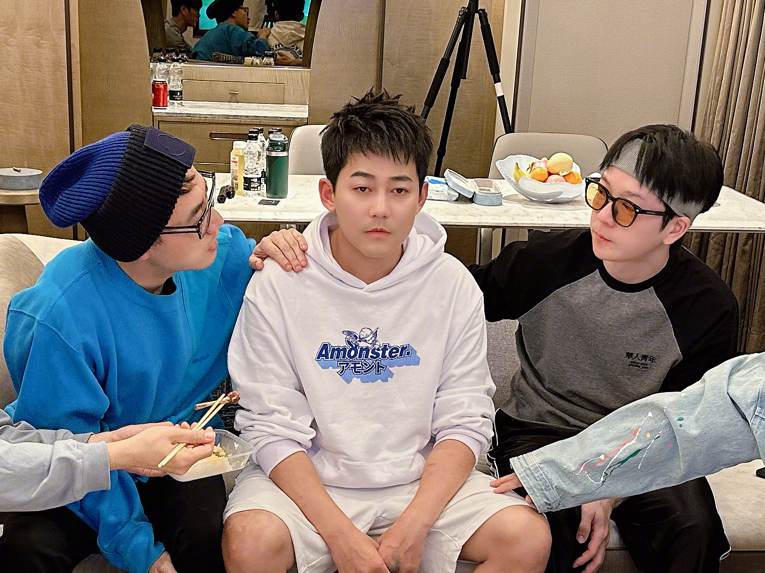 刘畊宏谈因梅西输球落泪,明星失控发飙视频鹿晗