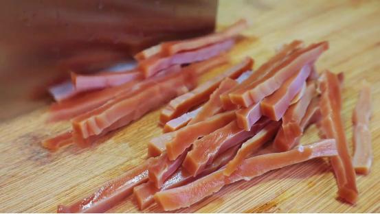 泡发鱿鱼最正确的方法,鱿鱼怎么泡发得更大