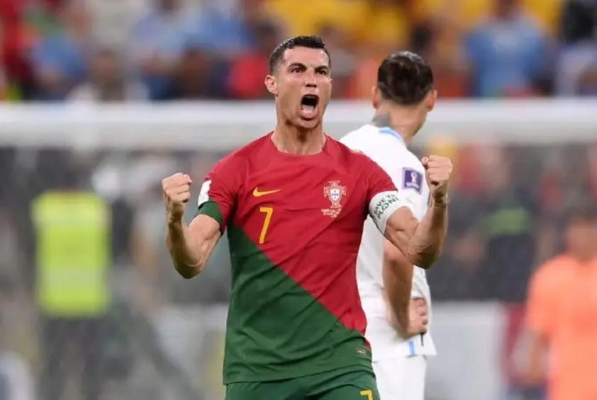 世界足球先生c罗获奖视频,世界足球巨星评c罗和梅西