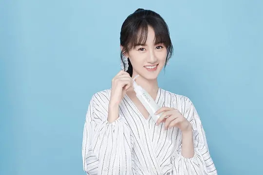 她曾被誉为娱乐圈校花,她被称为最美校花