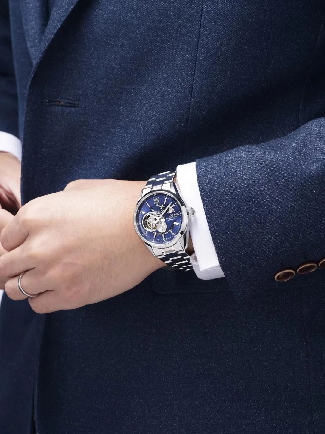 applewatch天梭月相表盘,选天梭还是applewatch