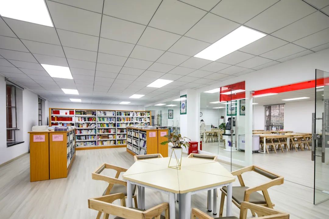 姝︽眽鐧惧勾鍚嶆牎,姝︽眽鐧惧勾楂樹腑