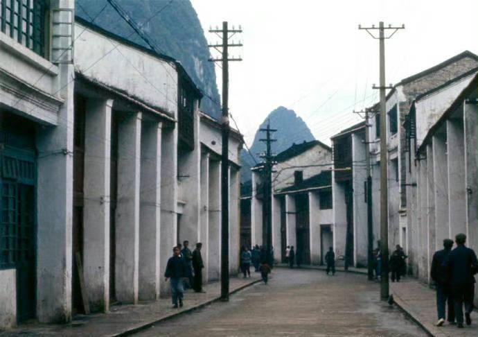 日军兽行：当着男人的面玷污了女儿，临走还残忍割下妻子乳房