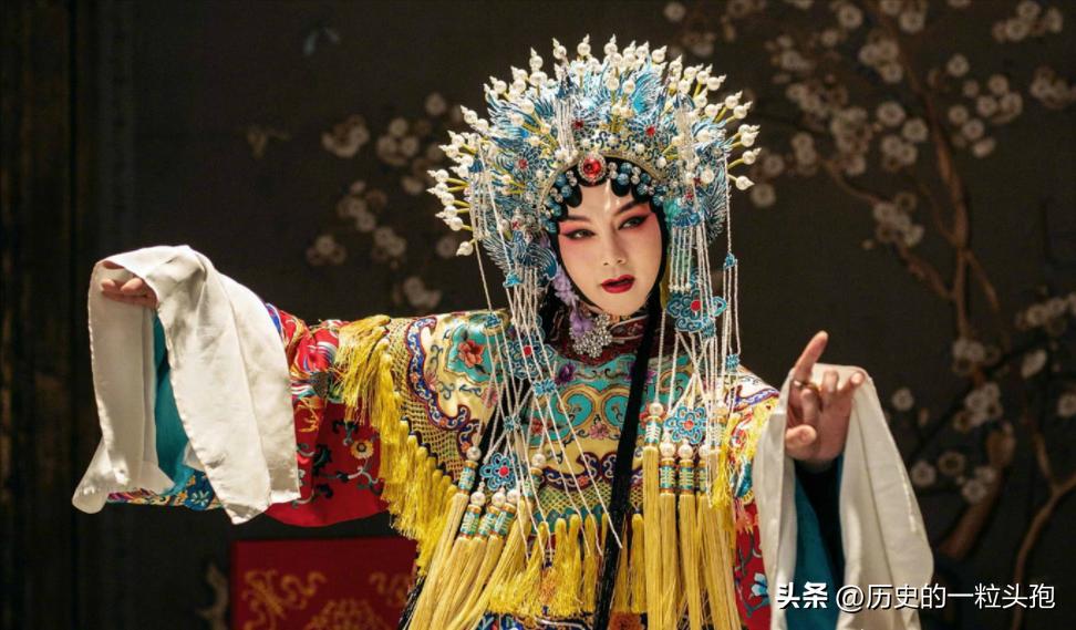 两天六个瓜：梁朝伟长居日本，李亚鹏欠债四千万，乐嘉为女人还俗