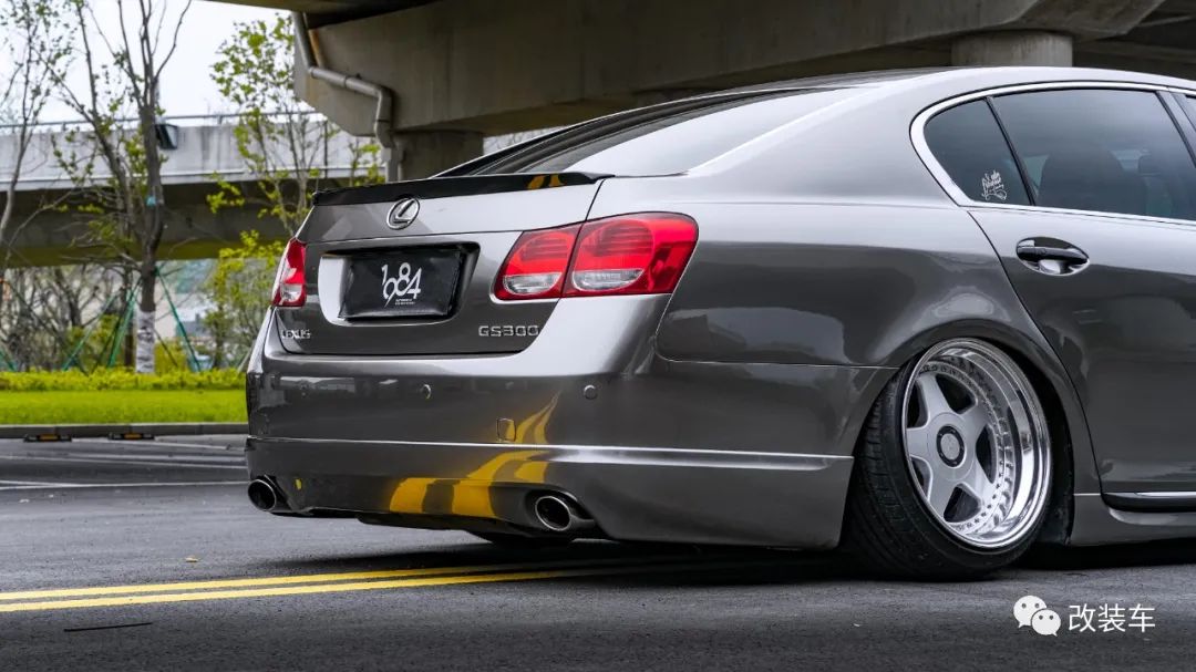 雷克萨斯gs300亮黑改装案例,本田思域适合刚毕业开吗