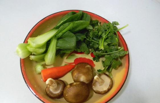 农村小伙靠200赚到2个亿,农村80后小伙回乡创业年入三十万