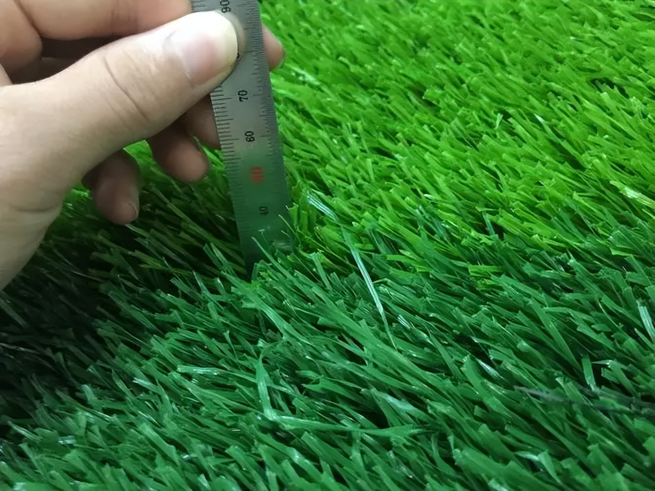 草坪养护撒石灰还是先播种,草坪养护是否复杂