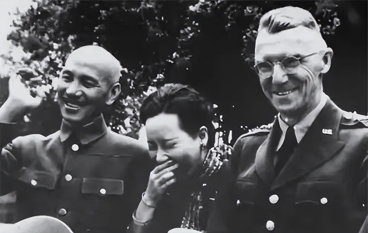 蒋介石开罗会议画面：不会说英语好尴尬，苍蝇也过来凑热闹