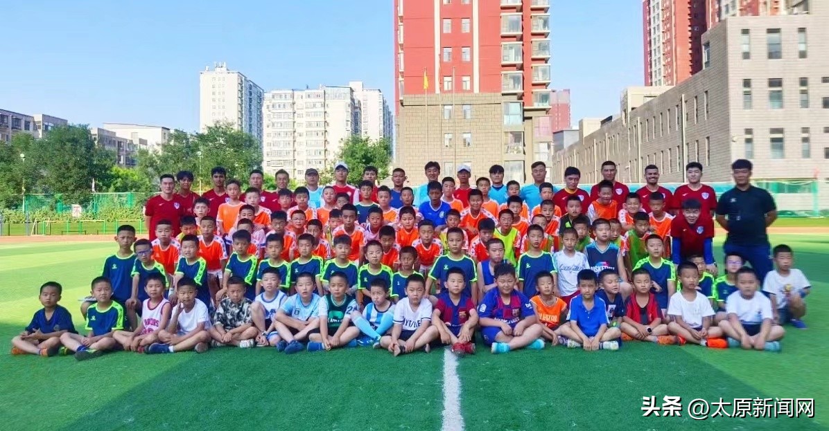 全国青少年足球进校园,公益足球进校园五指山