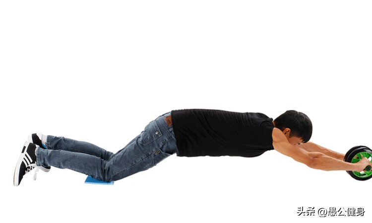 新手初学健腹轮如何做动作,初学健腹轮最基本的方法