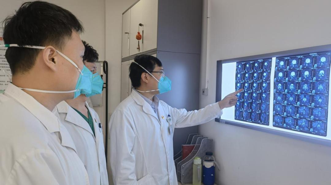 让结石无处藏身：北京老年医院泌尿外科成功实施老龄高危患者一期双侧输尿管软镜钬激光碎石取石术