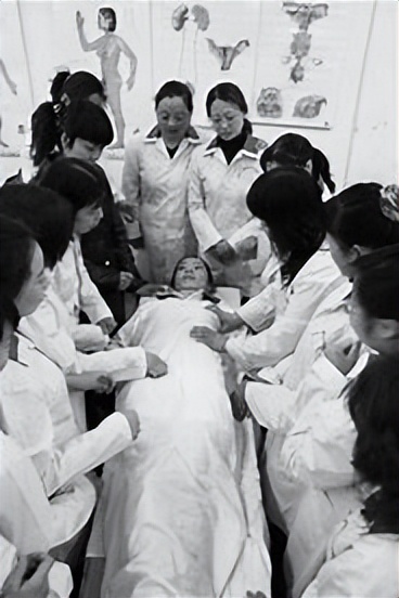 90后转行做月嫂,90后小伙转行做催乳师