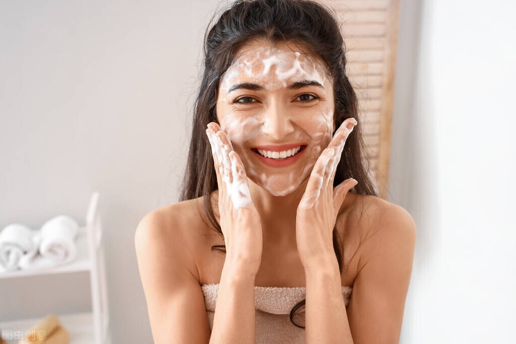 适合学生党护肤的护肤手法,护肤的正确步骤高端护肤手法