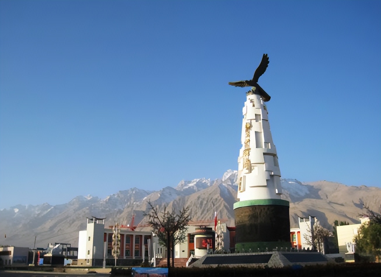 中国唯一与阿富汗接壤的县城，遍地金发碧眼的美女，游客络绎不绝