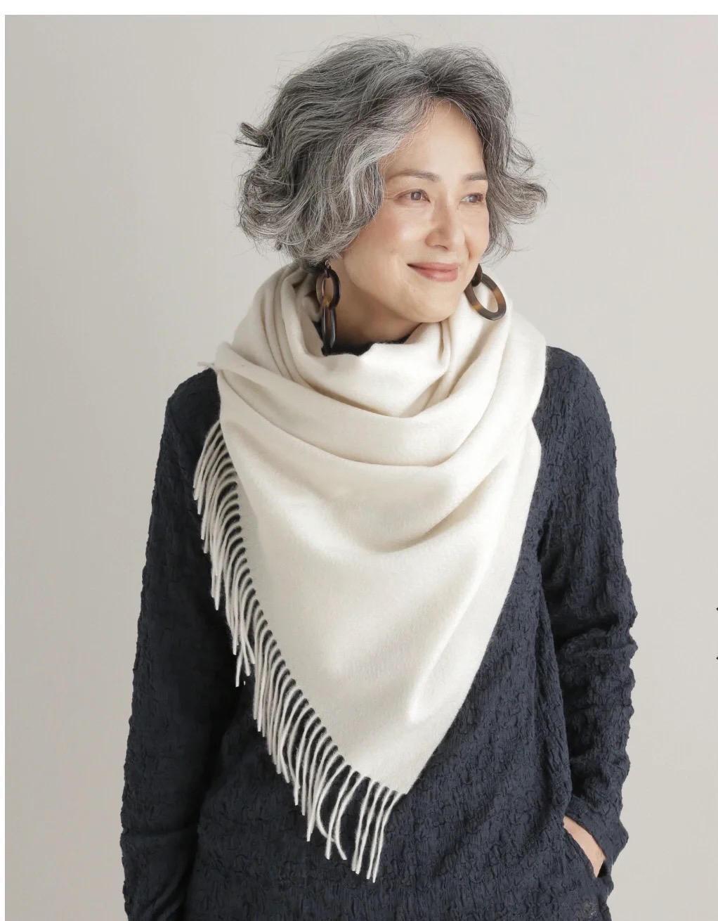 女人在适当的年龄可以尝试短发,上了年纪适合的短发