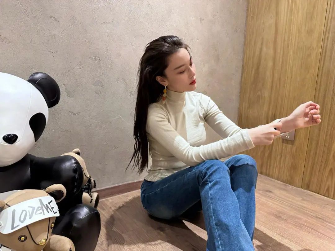 张馨予婚后紧身连衣裙,张馨予超紧身穿搭