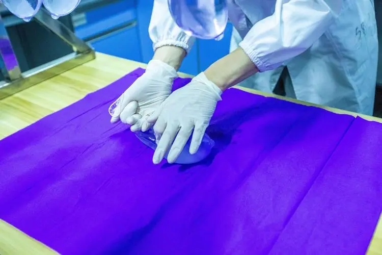 同样钱买一个套二还是两个套一,同样的钱买一套还是两套划算