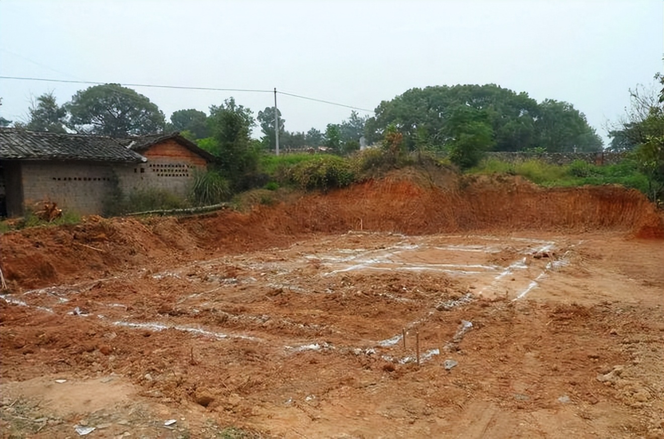 关于宅基地一户多宅收费政策,宅基地一平方收费标准是多少