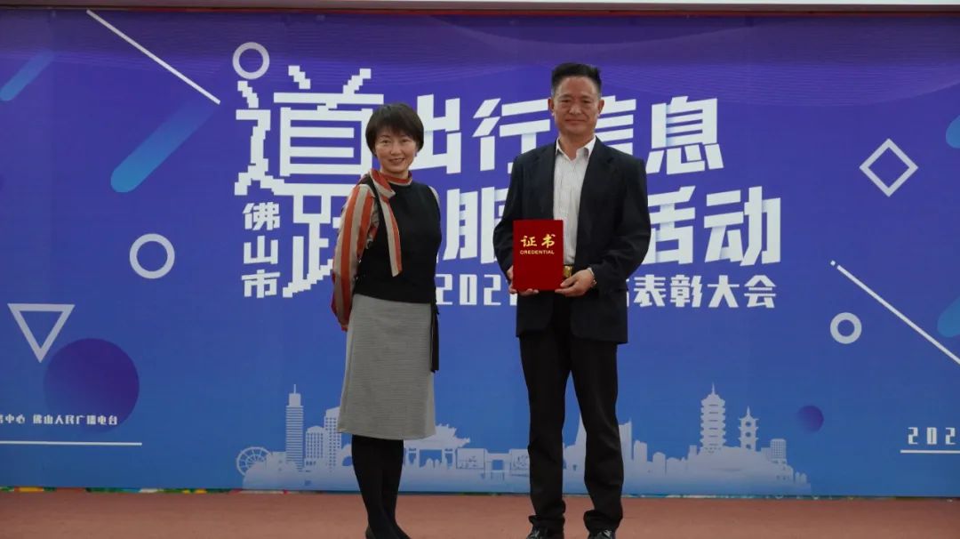 塞车的时候有人走应急车道,有堵车的地方吗