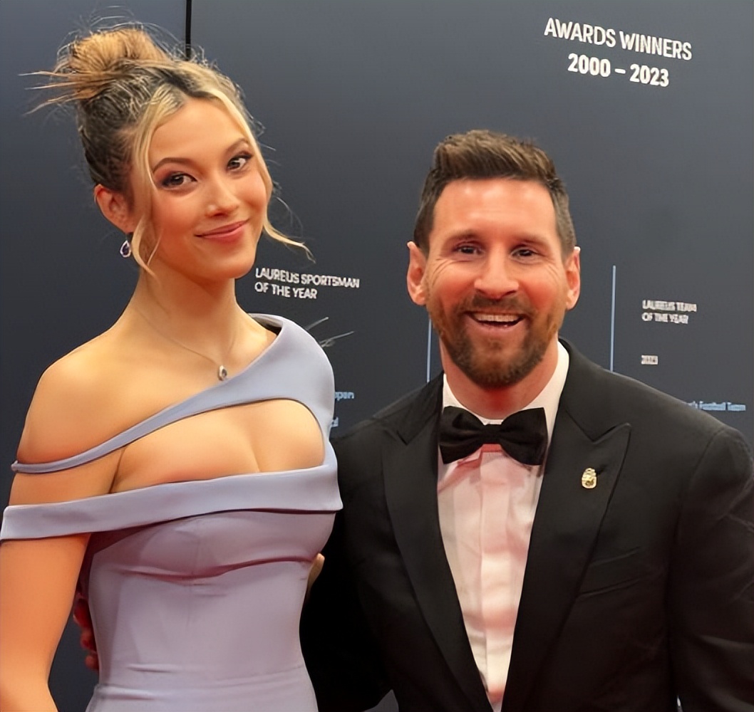 谷爱凌礼服穿错了原视频,谷爱凌登上颁奖台