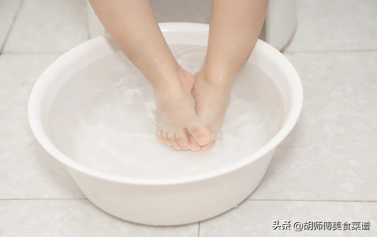 白醋倒在手心里有什么作用,把白醋倒在手心