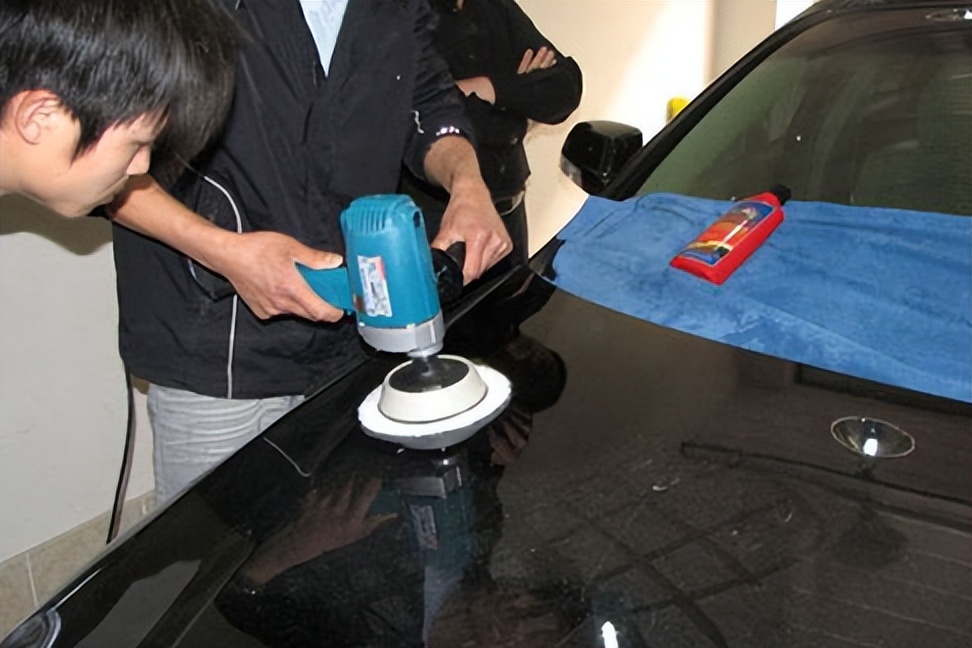 汽车漆面抛光的步骤有哪些？只需简单5步，爱车漆面光鲜亮丽！