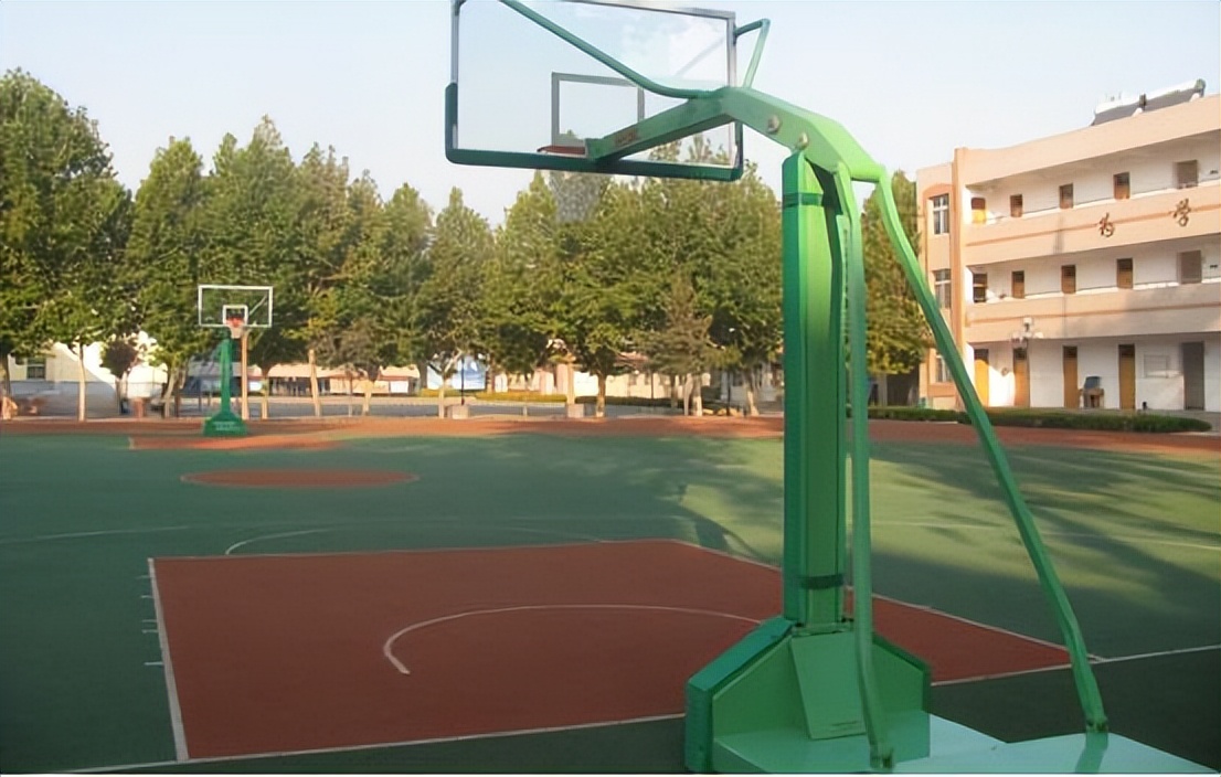 校服费用要860块钱？说是自愿购买，家长直言：跟我玩文字游戏