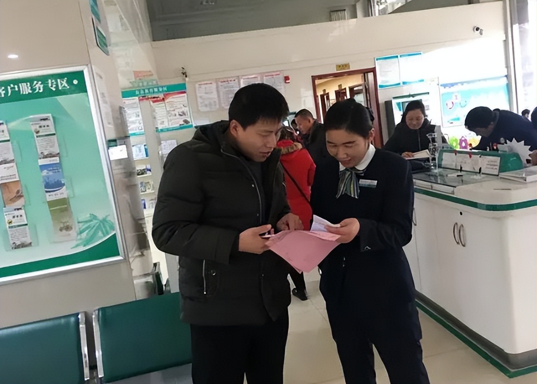 大学生暑假涌向工厂流水线，月入五六千，目标就是赚出一台iPad