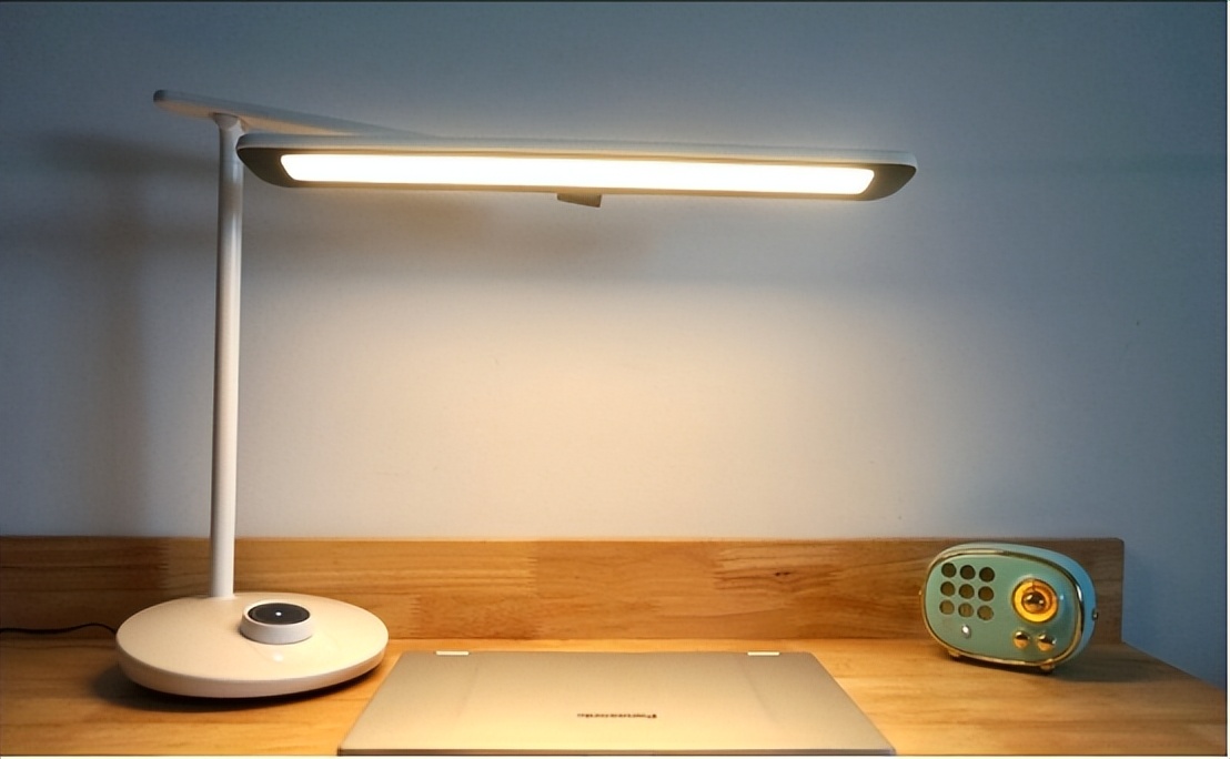 哪种台灯特别亮好看又实用,台灯哪种灯护眼好点又实惠