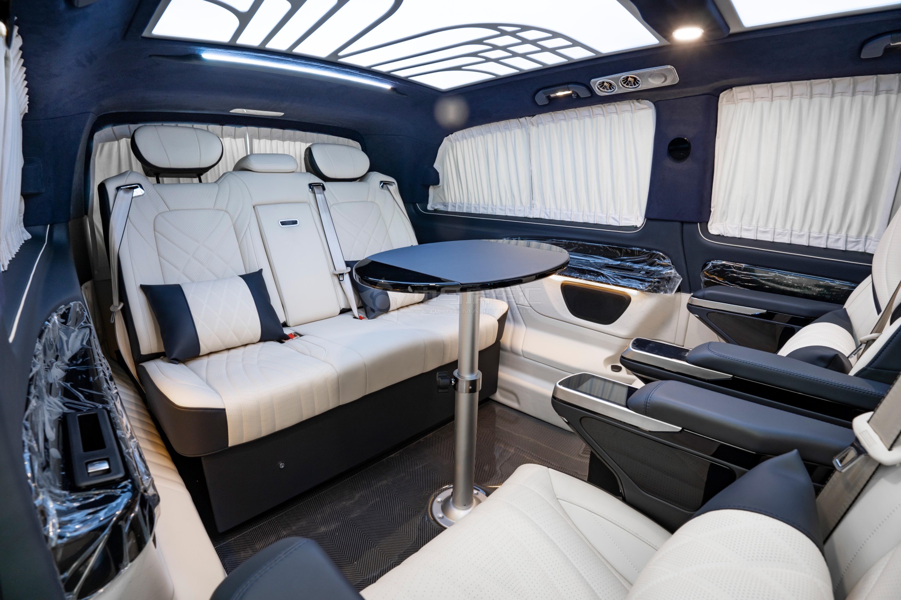 最新款奔驰商务车哪款好,奔驰商务车哪款最值得买