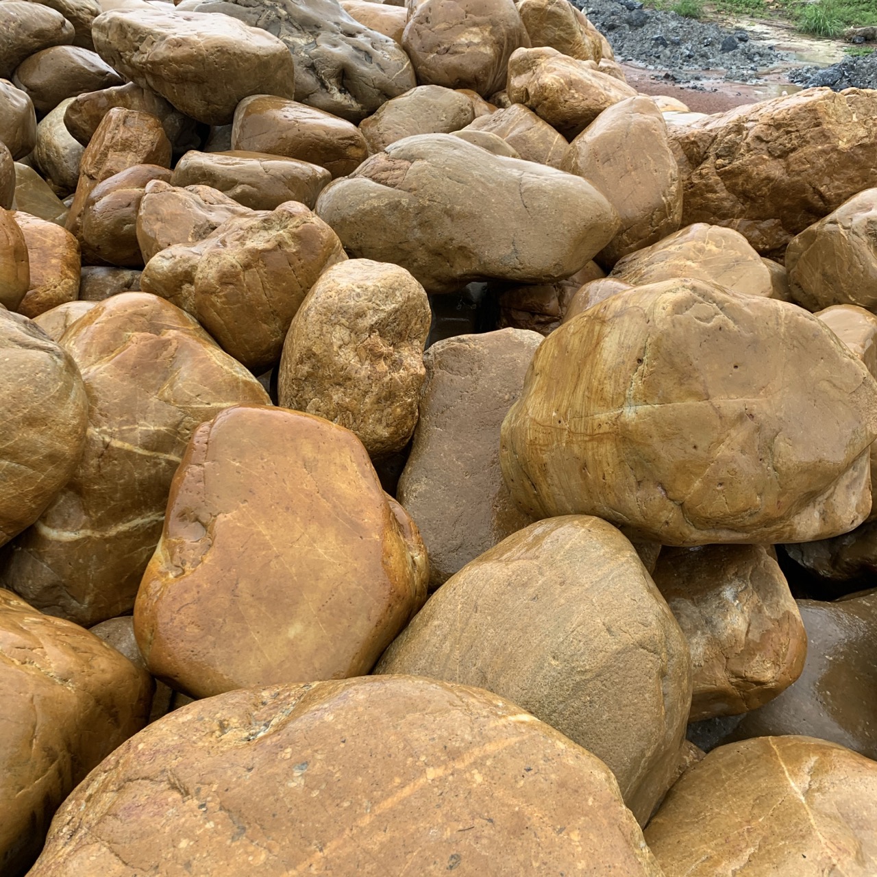 黄蜡石一般在哪形成,黄蜡石园林景观石