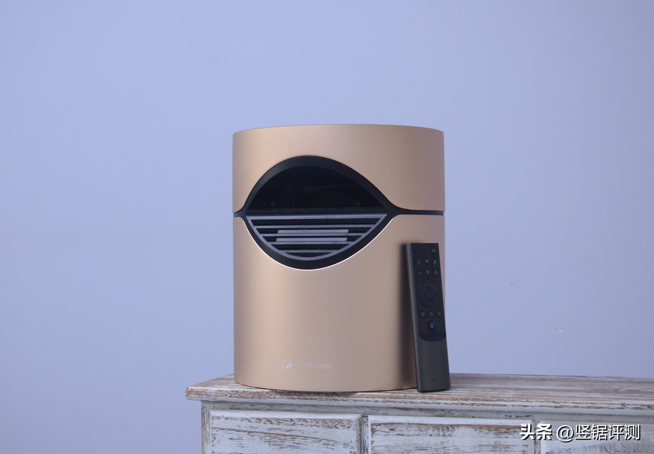 能将空墙变成“百英寸电视”？慧示全能投PLUSH3超短焦投影仪评测